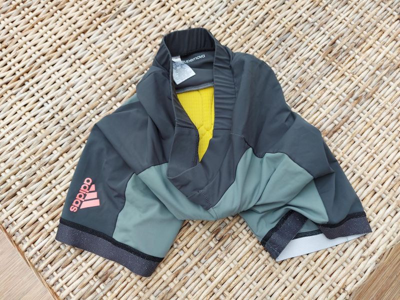 Cyklistické oblečení Specialized , Gore a Adidas