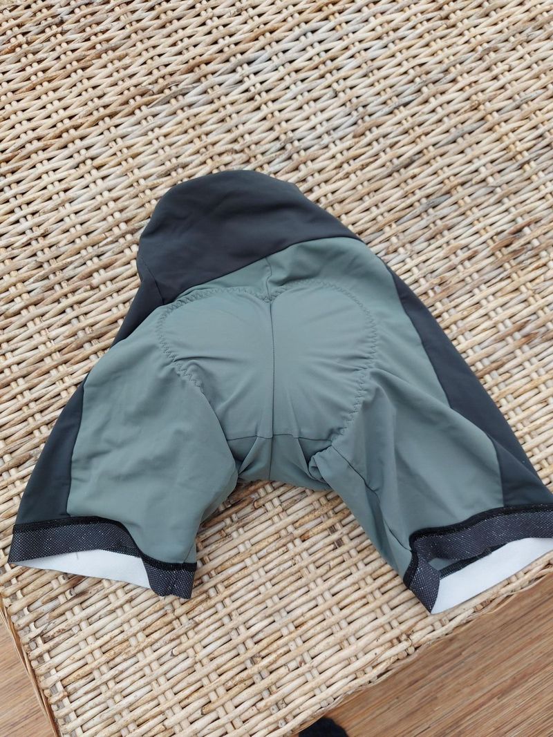 Cyklistické oblečení Specialized , Gore a Adidas