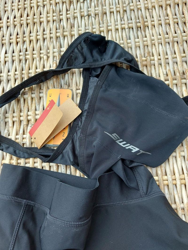 Cyklistické oblečení Specialized , Gore a Adidas