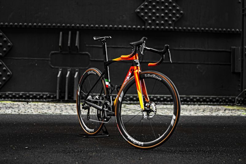Dedacciai Scuro 25, Shimano Ultegra Di2 2x12, Vision Metron Carbon
