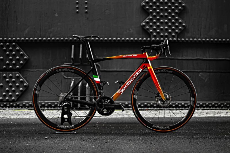 Dedacciai Scuro 25, Shimano Ultegra Di2 2x12, Vision Metron Carbon