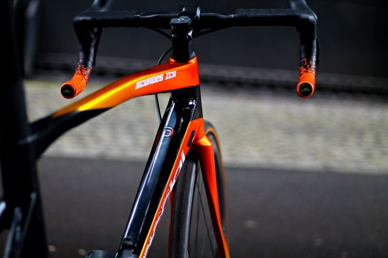 Dedacciai Scuro 25, Shimano Ultegra Di2 2x12, Vision Metron Carbon