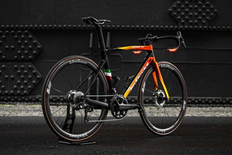 Dedacciai Scuro 25, Shimano Ultegra Di2 2x12, Vision Metron Carbon