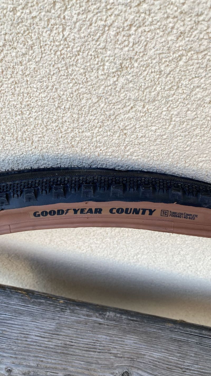 2 Gravel bezdušové pláště Goodyear County ultimate