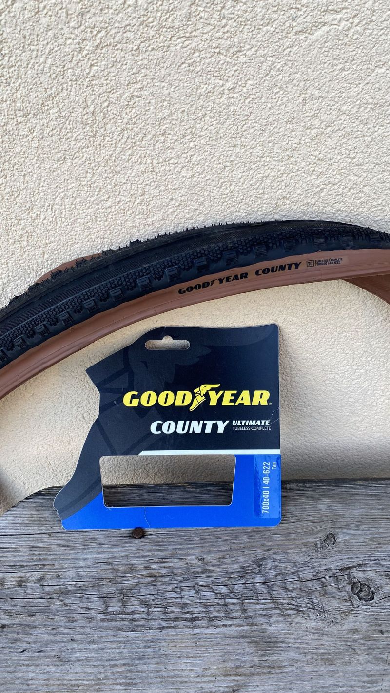 2 Gravel bezdušové pláště Goodyear County ultimate