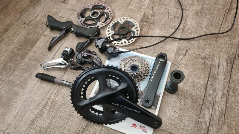 Shimano ultegra r8100 di2 2x11