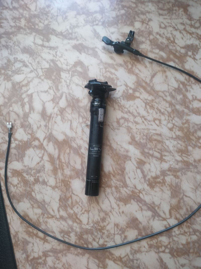 Kind shock lev , Teleskopická sedlovka, 31,6 mm, 335 mm, zdvih 100mm,434 g, komplet , vnější vedení