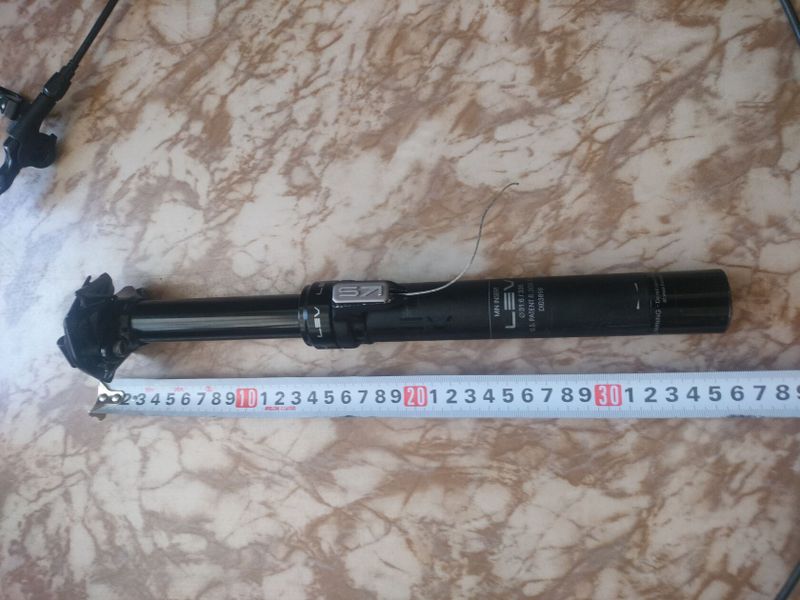Kind shock lev , Teleskopická sedlovka, 31,6 mm, 335 mm, zdvih 100mm,434 g, komplet , vnější vedení