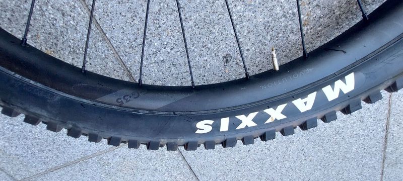 Zadni kolo Fulcrum/Newmen EG35/Maxxis