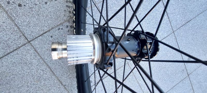 Zadni kolo Fulcrum/Newmen EG35/Maxxis