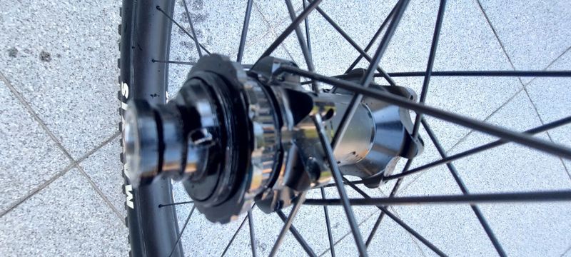 Zadni kolo Fulcrum/Newmen EG35/Maxxis