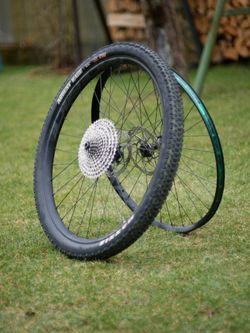 Zapletené MTB kola Raceface 29" + kazeta Deore + kotouče + pláště Maxxis