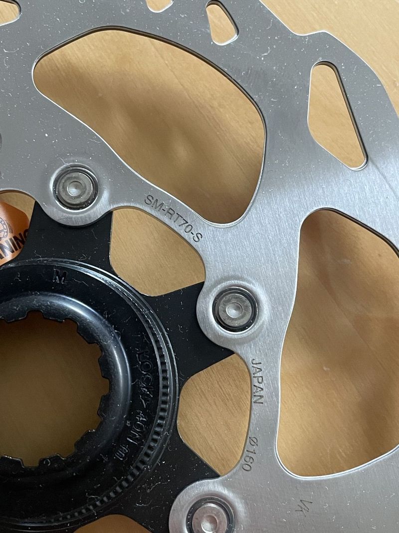 SHIMANO Brzdový kotouč SM-RT70S 160mm Center Lock Ice Tech (vnější utahování) - sundané z kola