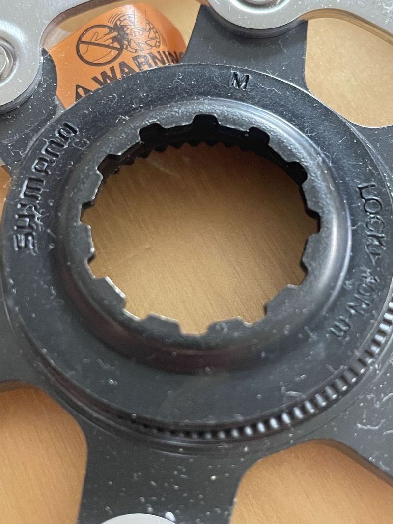 SHIMANO Brzdový kotouč SM-RT70S 160mm Center Lock Ice Tech (vnější utahování) - sundané z kola