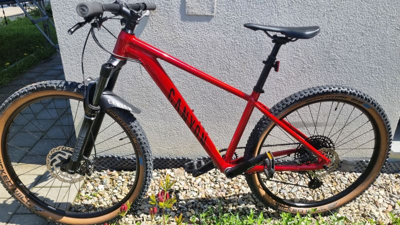 Krasný hardtail pro teenagera