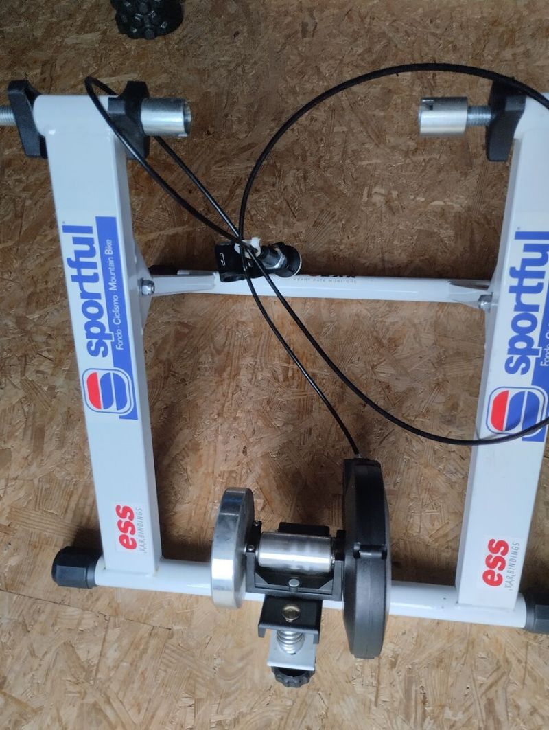 Prodám cyklistický trenažér s magnetickou brzdou