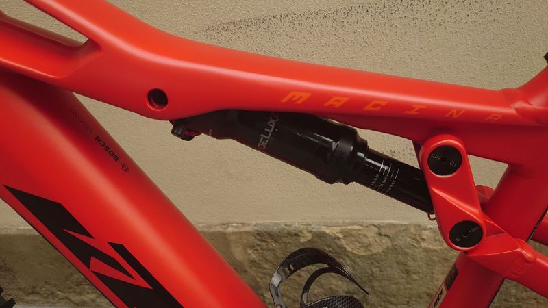 Elektrokolo KTM macina lycan 671