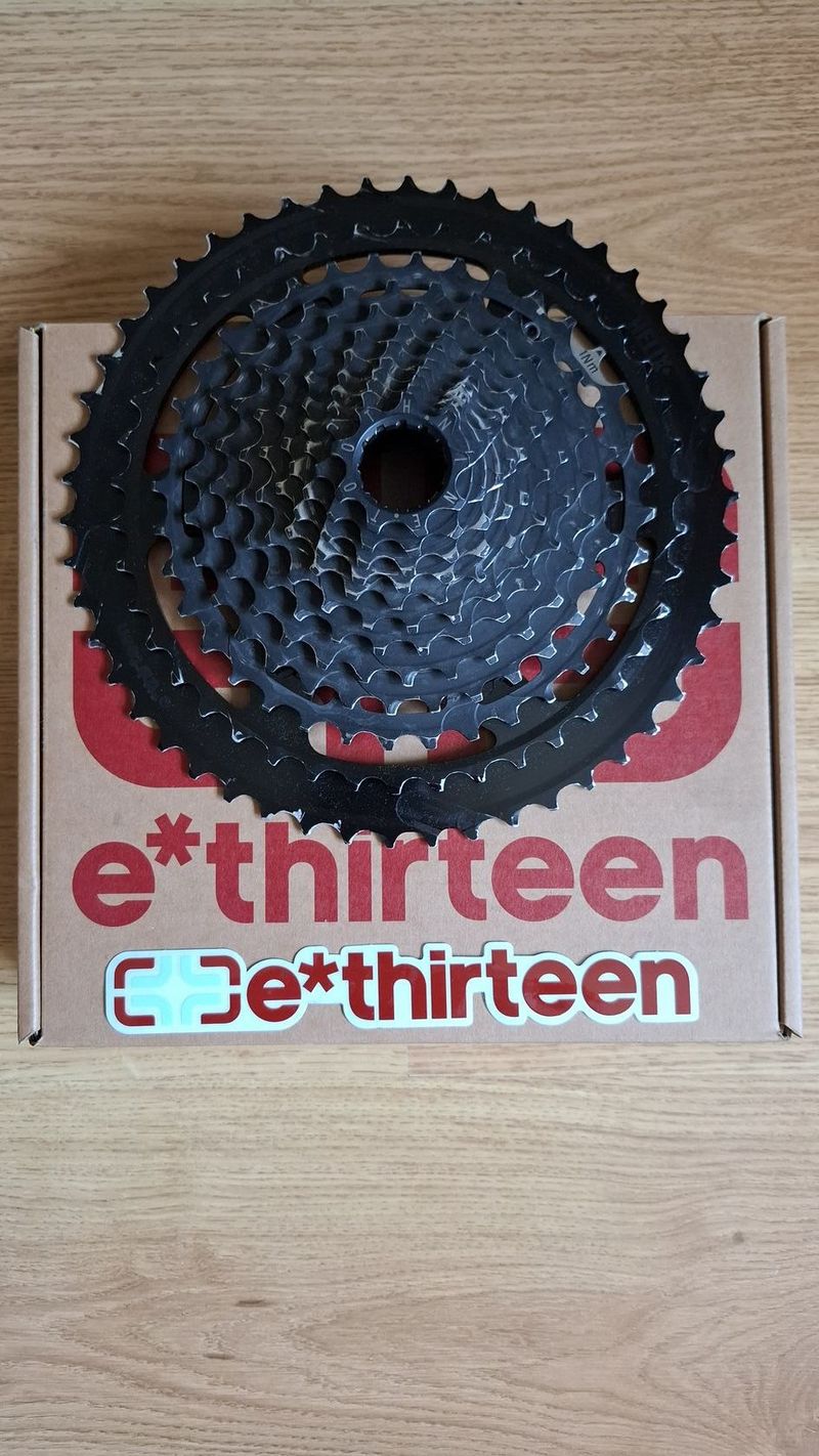 Prodám kazetu e thirteen helix plus 9-50 a převodník 34 zubů. 