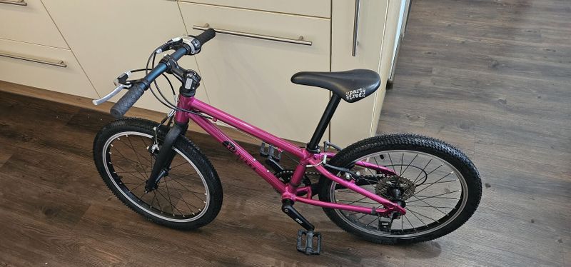 Lehké dětské kolo 20. Kola růžové holčičí 