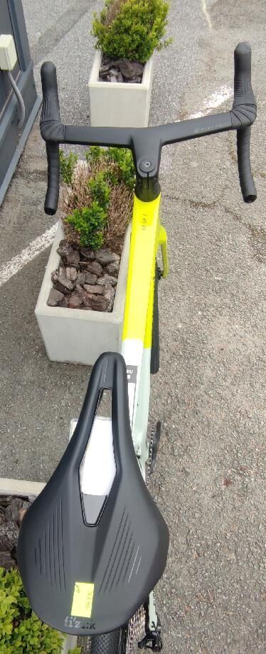  SUPERIOR XR 9.7 GR Gloss Grey/Racing Yellow, vel. 56 cm (L) Kód produktu: 801.2025.28010 