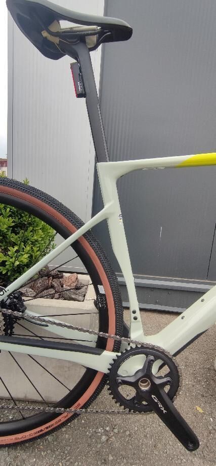  SUPERIOR XR 9.7 GR Gloss Grey/Racing Yellow, vel. 56 cm (L) Kód produktu: 801.2025.28010 