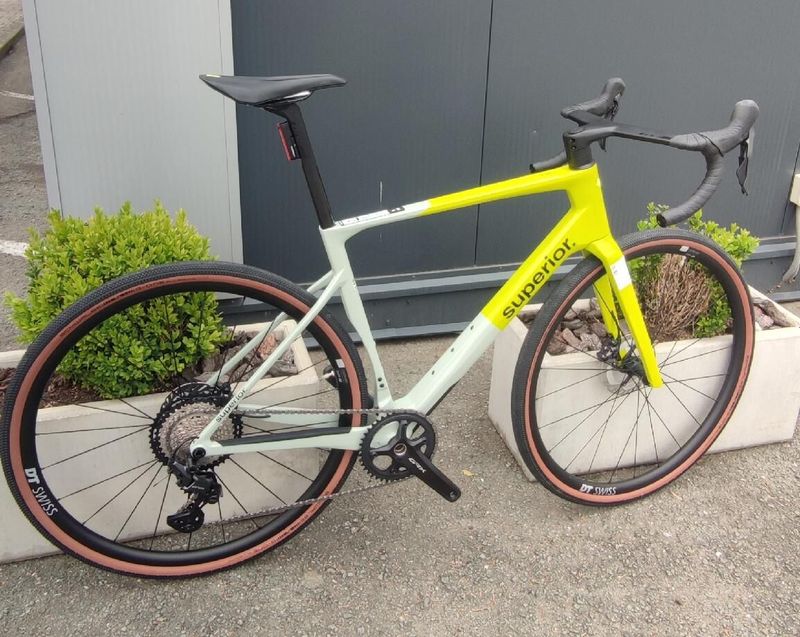  SUPERIOR XR 9.7 GR Gloss Grey/Racing Yellow, vel. 56 cm (L) Kód produktu: 801.2025.28010 