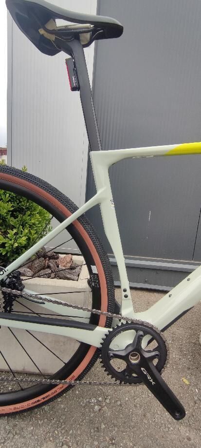 SUPERIOR XR 9.7 GR Gloss Grey/Racing Yellow, vel. 56 cm (L) Kód produktu: 801.2025.28010 