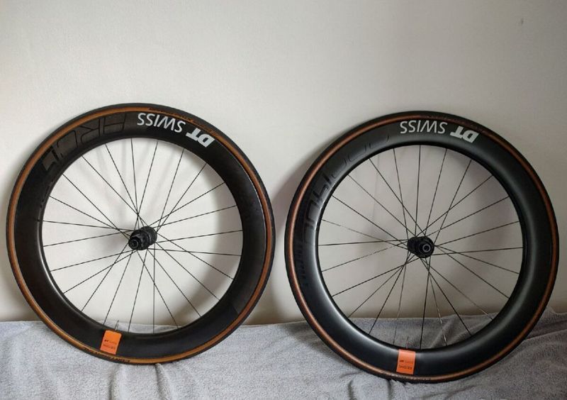 KARBONOVÁ ZAPLETENÁ KOLA DT SWISS 62mm. PC=60.990,-
