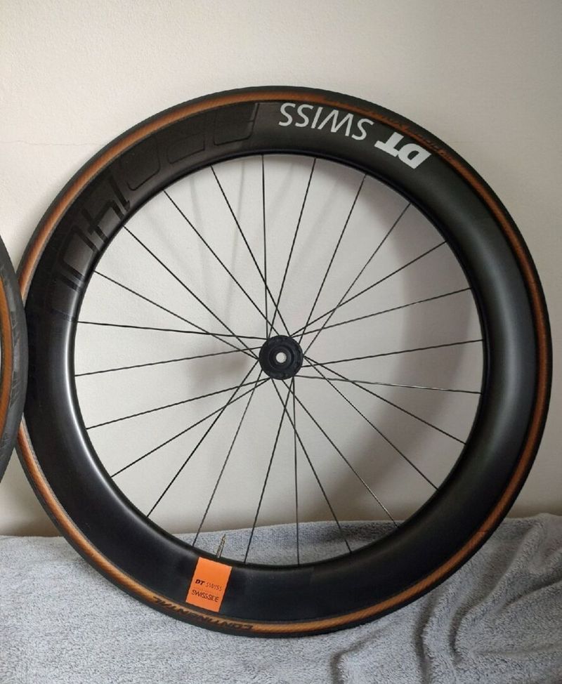KARBONOVÁ ZAPLETENÁ KOLA DT SWISS 62mm. PC=60.990,-