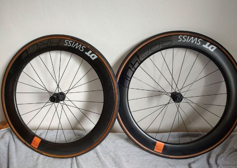 KARBONOVÁ ZAPLETENÁ KOLA DT SWISS 62mm. PC=60.990,-