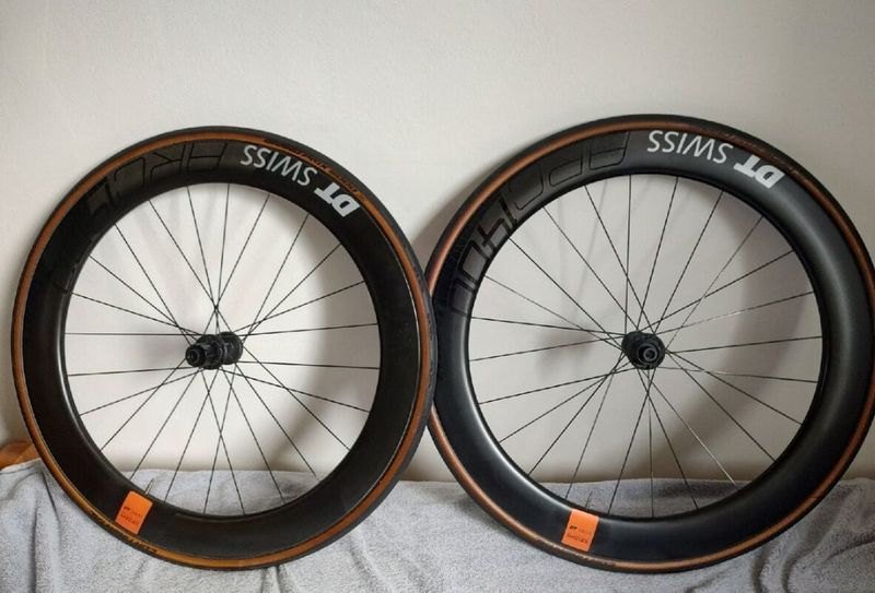 KARBONOVÁ ZAPLETENÁ KOLA DT SWISS 62mm. PC=60.990,-