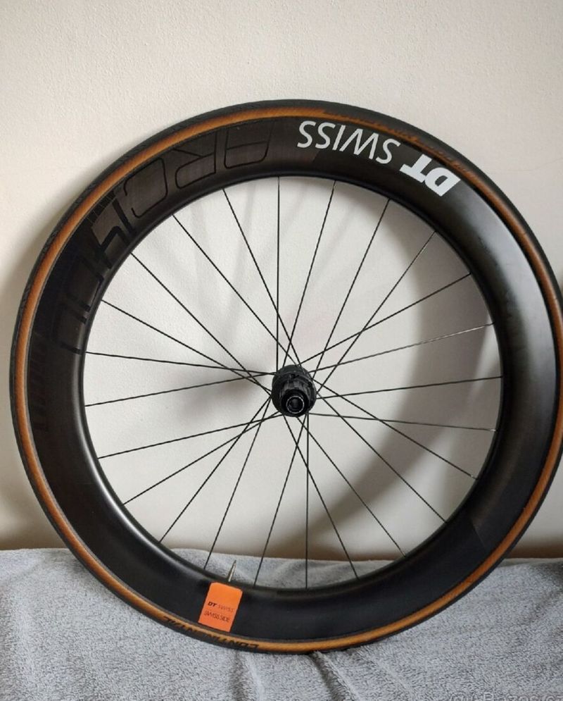 KARBONOVÁ ZAPLETENÁ KOLA DT SWISS 62mm. PC=60.990,-