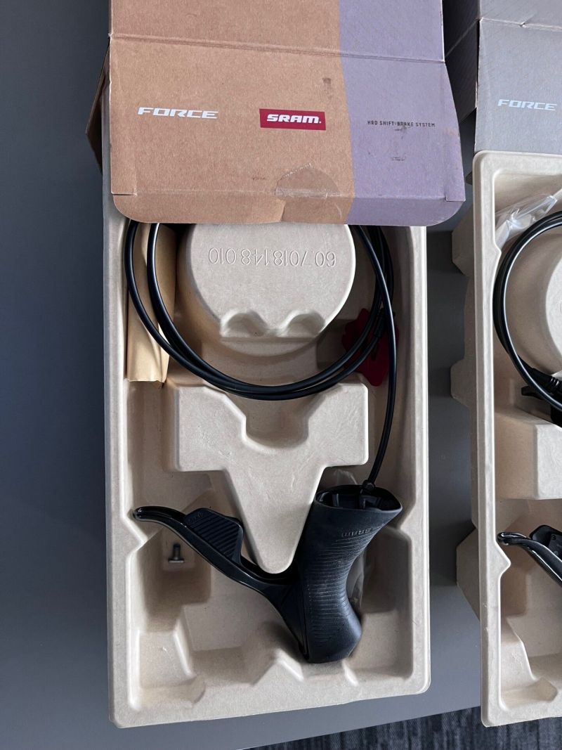 Sram Force AXS D2 - řadící a brzdové páky