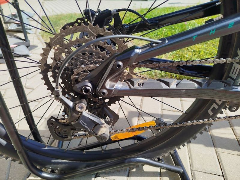NOVÝ KELLYS Theos R50 LTD 29"/27.5" 725Wh SLEVA 7000,-Kč 