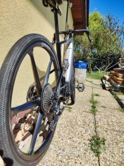 Gravel Cannondale Topstone carbon Neo Lefty