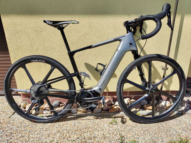 Gravel Cannondale Topstone carbon Neo Lefty