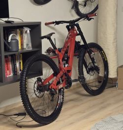 YT Tues 29, vel. XL (180-195 cm cca)