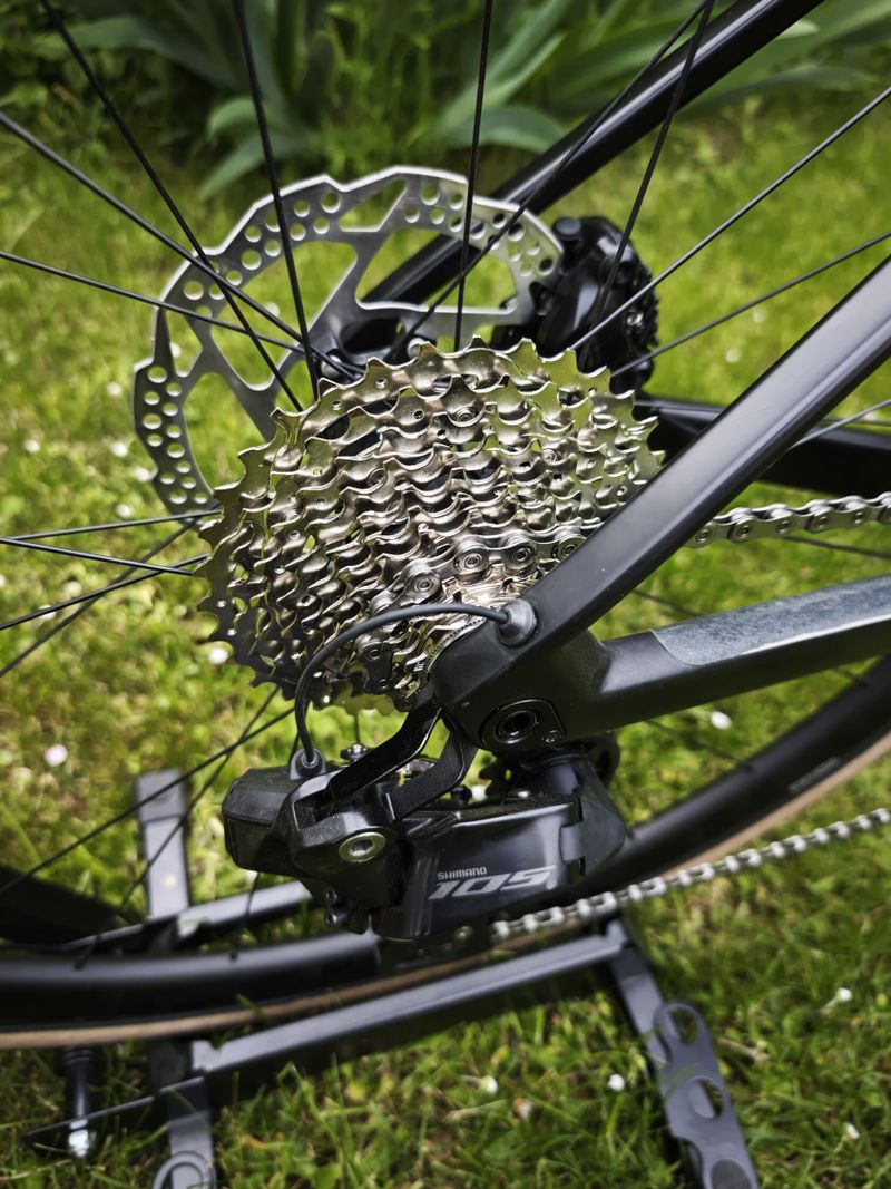 Endurance silnička BMC Roadmachine na Shimano 105 Di2