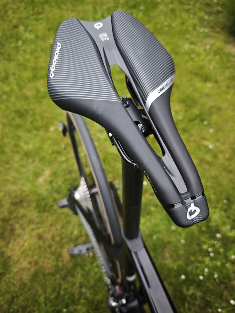 Endurance silnička BMC Roadmachine na Shimano 105 Di2