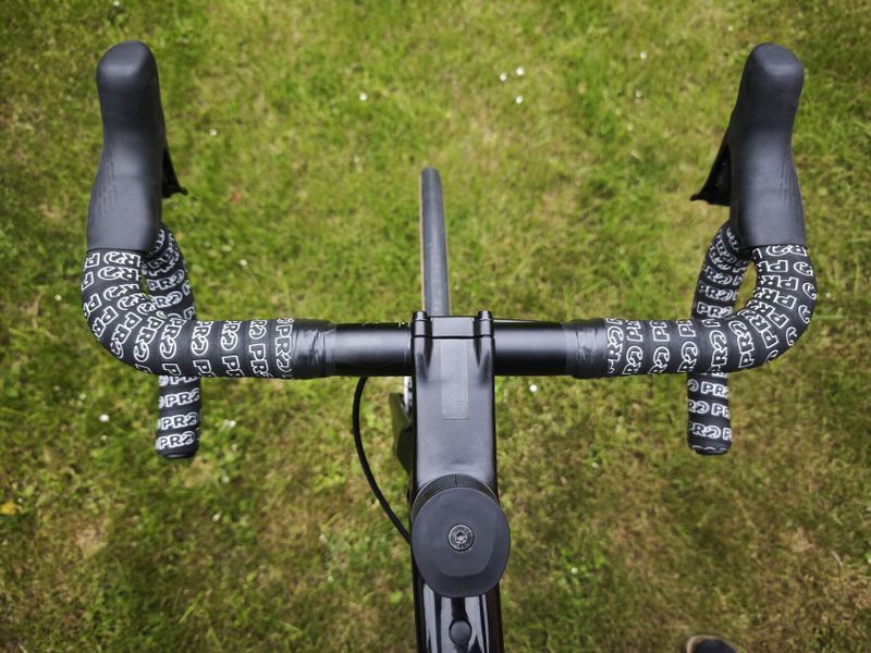 Endurance silnička BMC Roadmachine na Shimano 105 Di2