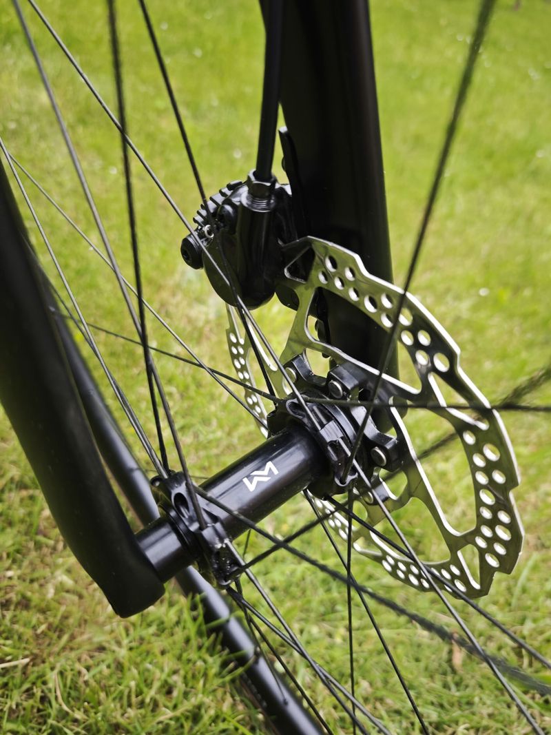 Endurance silnička BMC Roadmachine na Shimano 105 Di2