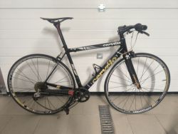 Cervelo s rovnými řídítky 5,6kg