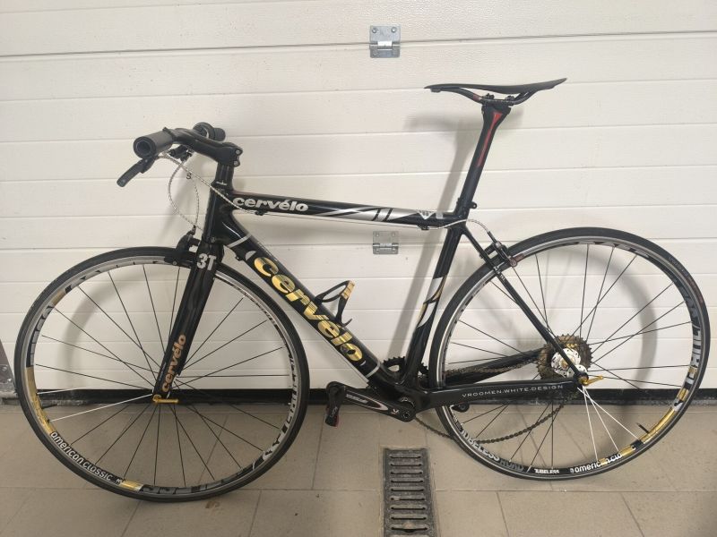 Cervelo s rovnými řídítky 5,6kg