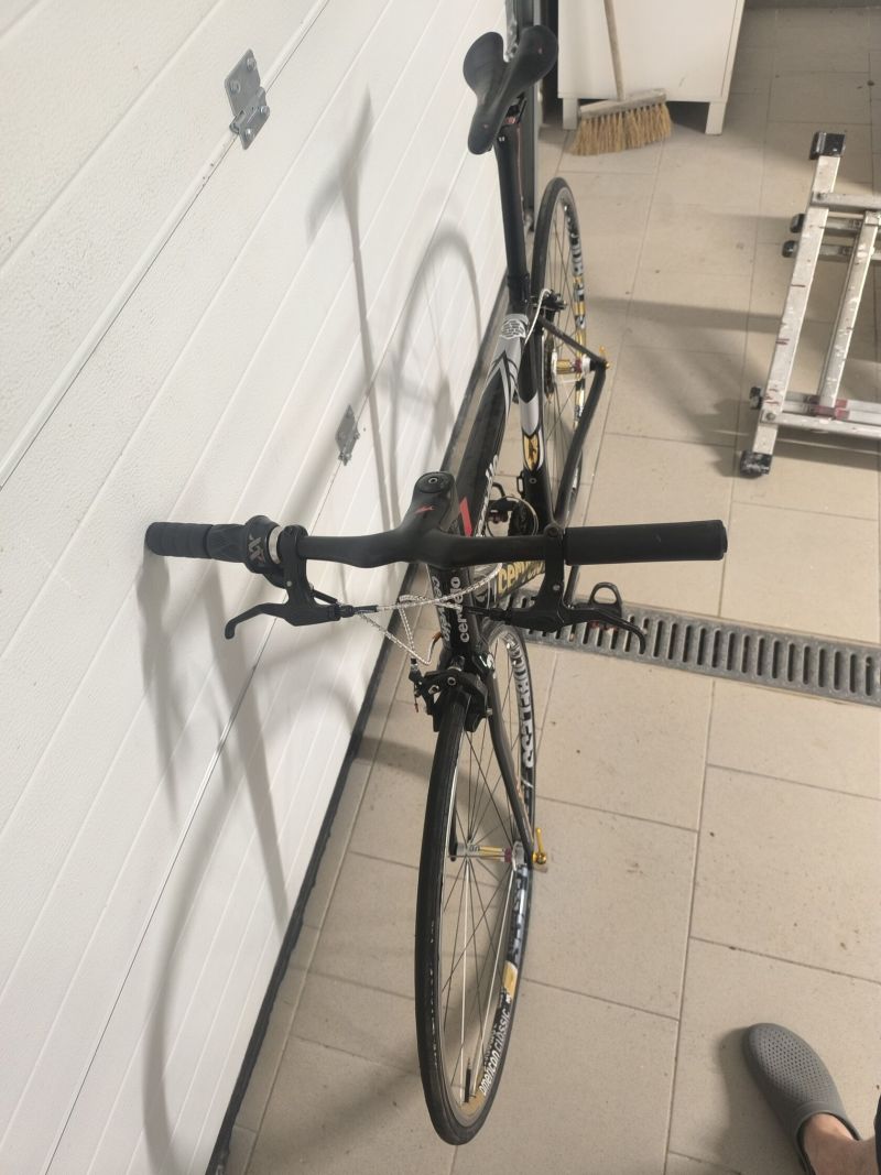 Cervelo s rovnými řídítky 5,6kg