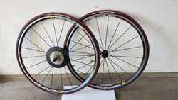Zapletená silniční kola Mavic Aksium Race