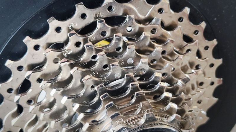 Zapletená silniční kola Mavic Aksium Race