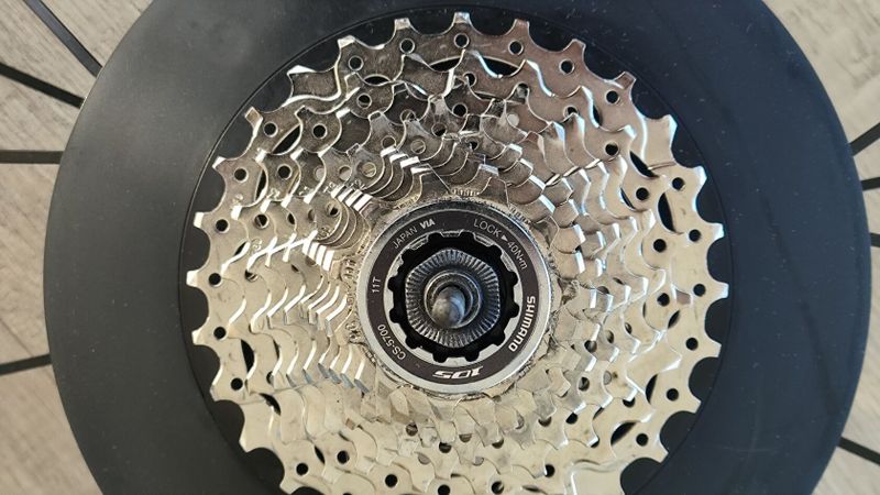 Zapletená silniční kola Mavic Aksium Race