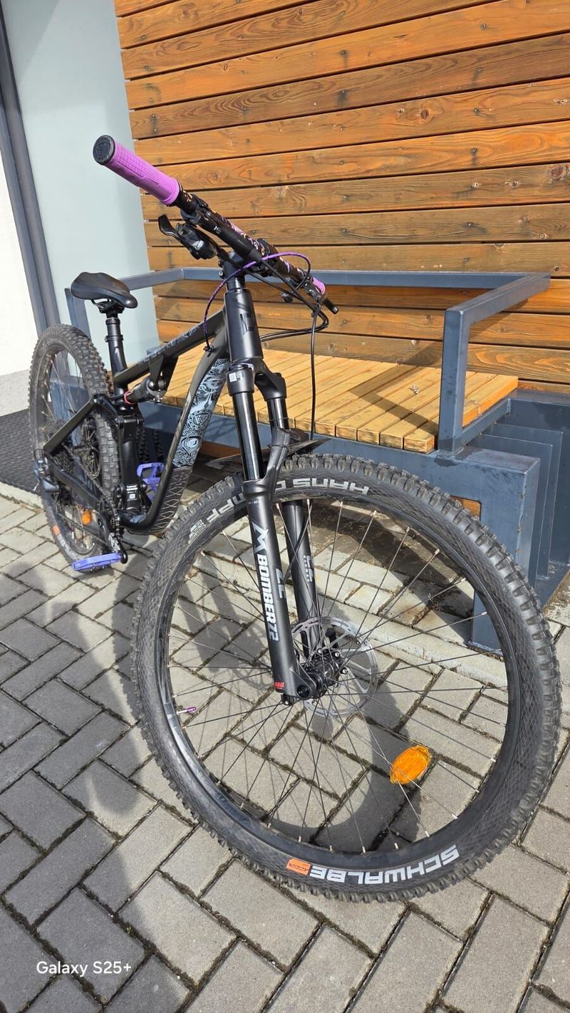 Prodám skoro nový celoodpružený bike