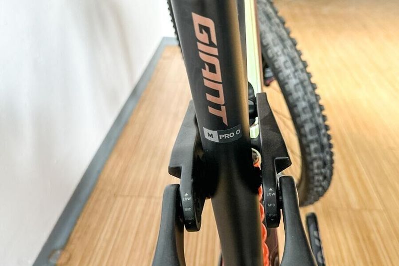 Celoodpružené kolo GIANT Reign Advanced Pro 0