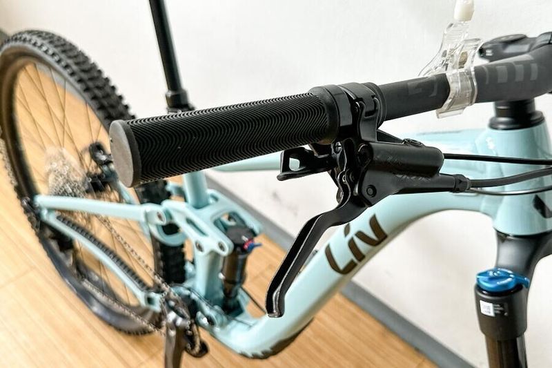 Dámské celoodpružené trail/enduro kolo LIV Intrique LT 1
